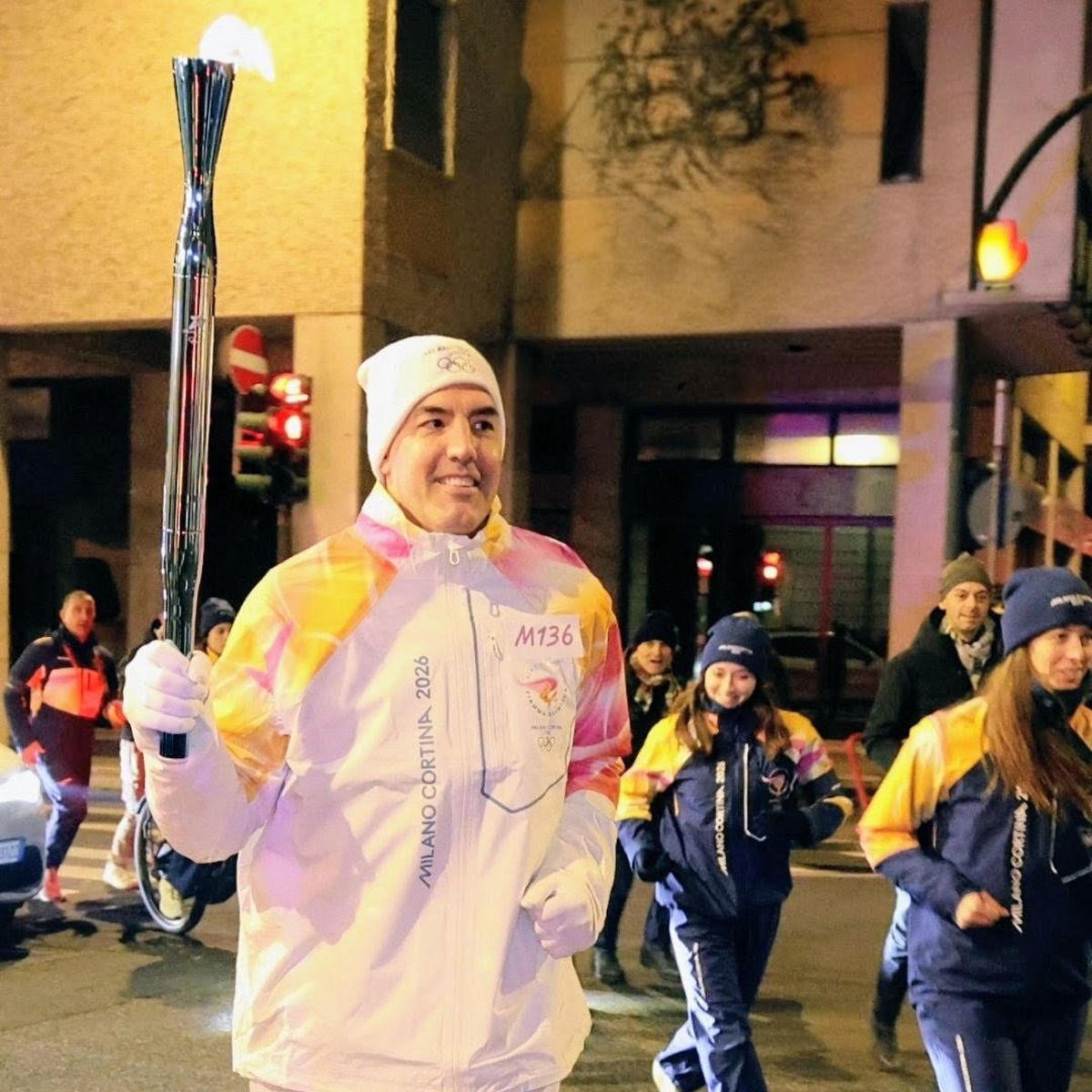 Luis Scola llev&oacute; la antorcha en Varese rumbo a los Juegos Ol&iacute;mpicos de invierno.