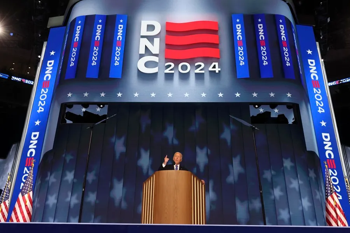 Joe Biden cerró la noche con la entrega de la nominación a Kamala Harris. Así los demócratas abrieron este lunes su convención en Chicago que durará hasta el jueves, despidiendo a Joe Biden. Crédito: EFE Joe Biden cerró la noche con la entrega de la nominación a Kamala Harris. Así los demócratas abrieron este lunes su convención en Chicago que durará hasta el jueves, despidiendo a Joe Biden. Crédito: EFE