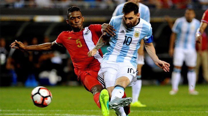 Messi la rompió y Argentina se metió en cuartos al golear a Panamá