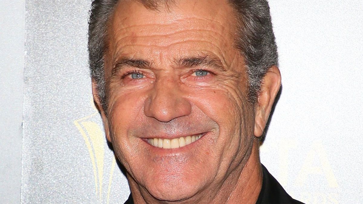El actor Mel Gibson interpreta a Clive Ventor en la película de Netflix.