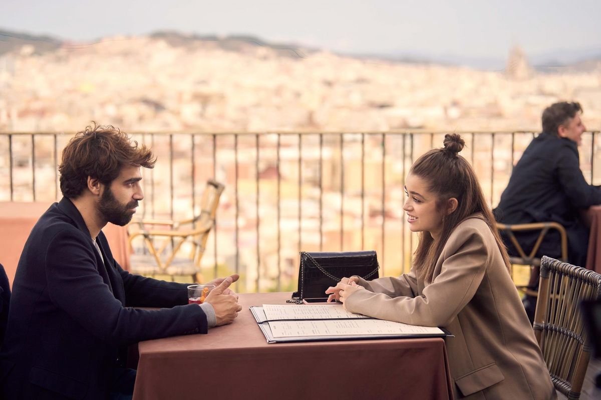 La serie cuenta diferentes historias que combinan romance y comedia.