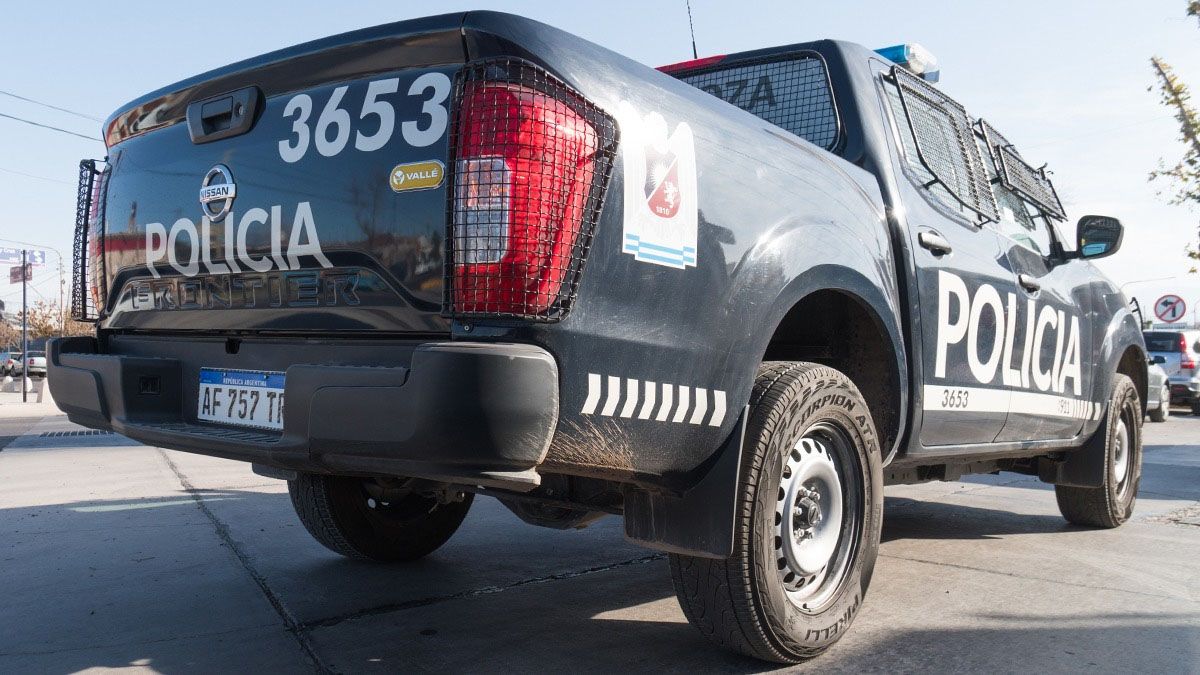 La Policía de Maipú fue alertada por el hallazgo de un hombre muerto que estaba siendo comido por sus perros. La Policía de Maipú fue alertada por el hallazgo de un hombre muerto que estaba siendo comido por sus perros.