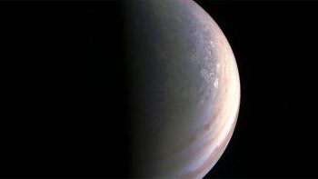 Sonda de la NASA envía imágenes de polos de Júpiter