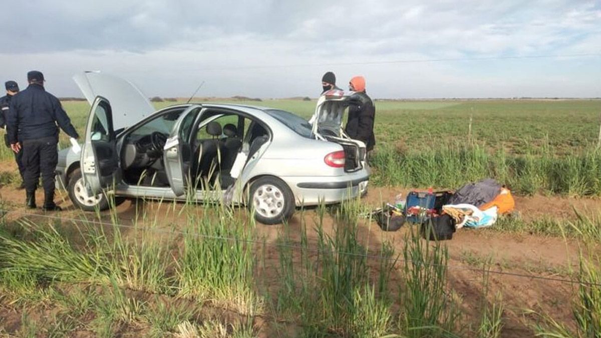 En el automóvil Renault Megane los desconocidos ingresaron con intenciones de robo a la estancia del productor, quien se tiroteo y mató a dos de los delincuentes&nbsp;