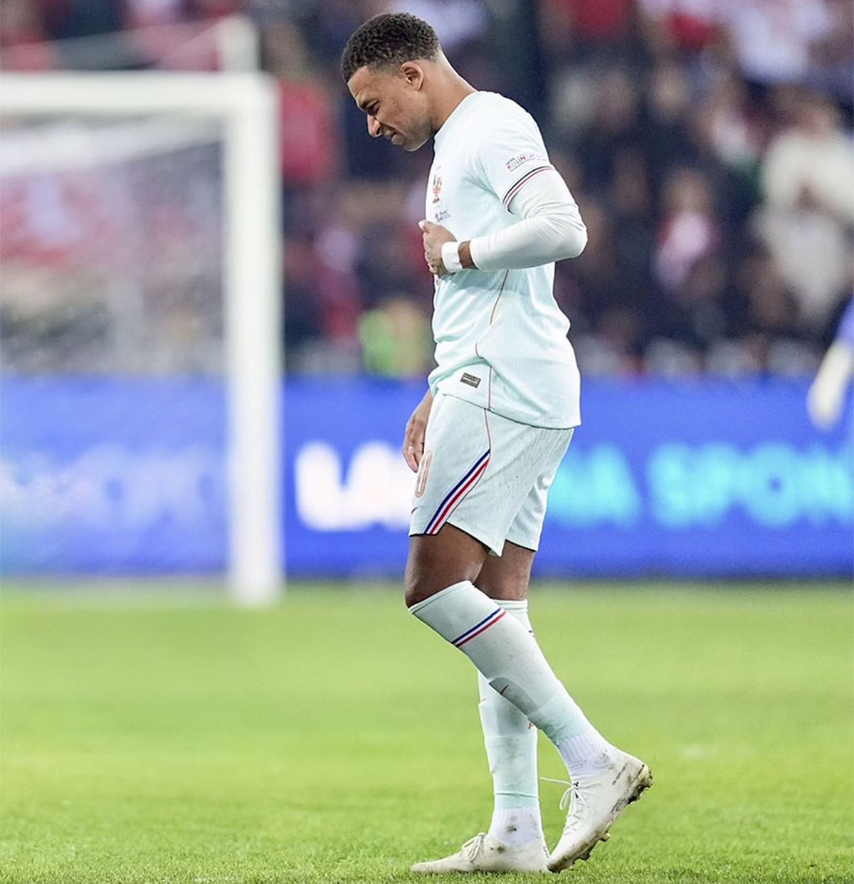 Mbapp&eacute; preocup&oacute; a Francia.