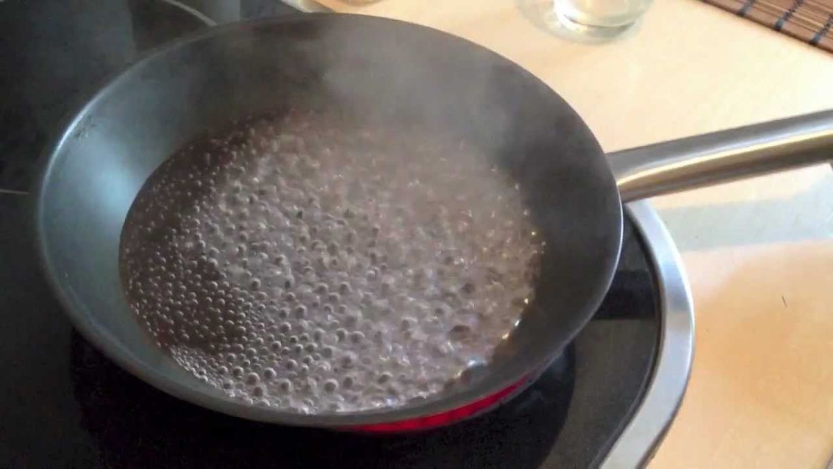 Los 4 trucos de limpieza infalibles para eliminar la grasa quemada de ollas y sartenes. Los 4 trucos de limpieza infalibles para eliminar la grasa quemada de ollas y sartenes.