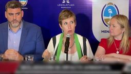 Martín Kerchner, Jimena Latorre y Hebe Casado durante la presentación de las DIA en la Legislatura.