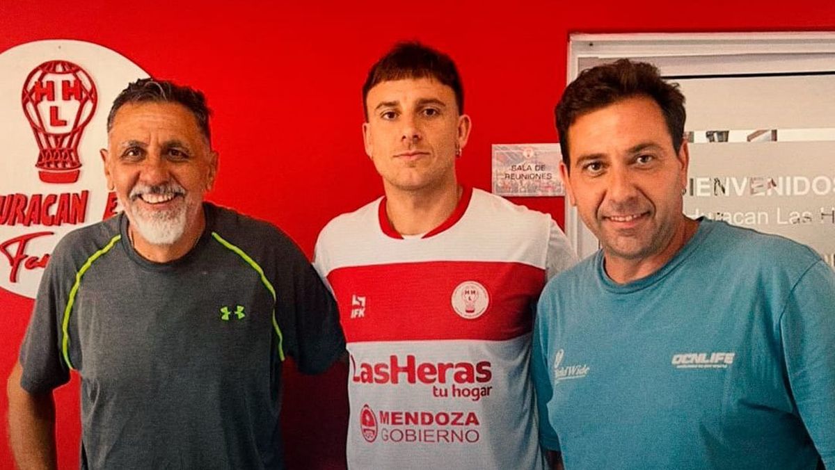 Rodrigo Arciero junto a Oviedo y el presidente Cristian Chandias. 