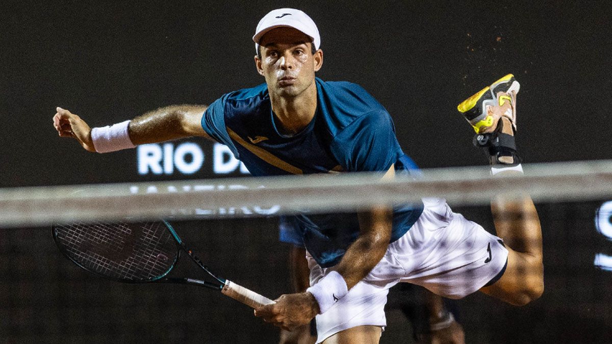 Facundo Díaz Acosta eliminó al suizo Stanislas Wawrinka en la primera ronda del ATP de Río de Janeiro.