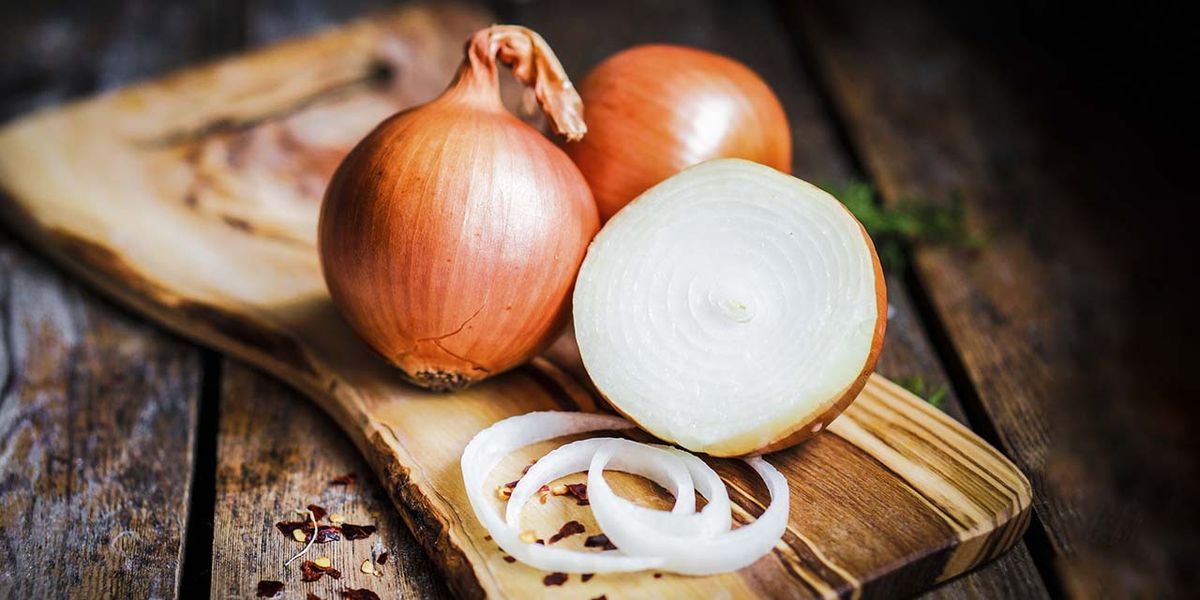 Quemar cáscaras de cebolla en casa: por qué recomiendan hacerlo y para qué sirve Quemar cáscaras de cebolla en casa: por qué recomiendan hacerlo y para qué sirve