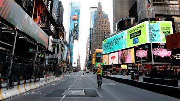 Estados Unidos ya tiene más de 2.000 muertos por coronavirus y se duplicaron los contagios