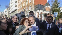 Alberto está en España y se reunirá con Pedro Sánchez