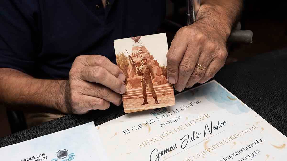 En plena de guerra de Malvinas Julio custodió la frontera entre San Juan y Chile. En plena de guerra de Malvinas Julio custodió la frontera entre San Juan y Chile.