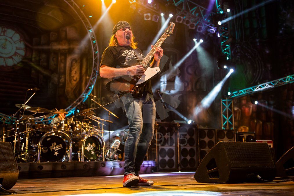 Rock del bueno. Una multitud vibró con el poder de La Renga en San Luis. Show sorpresa. La Renga tocó en un bar para 50 personas en España.