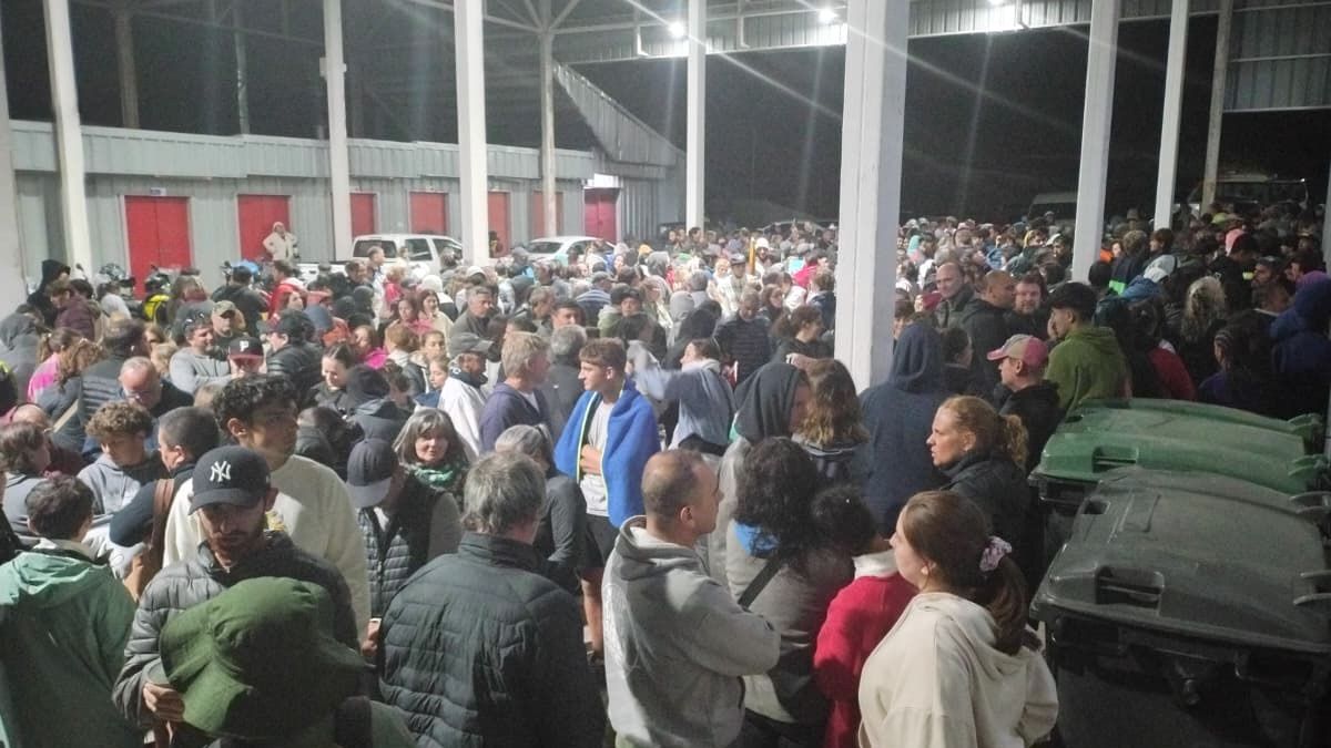 Muchos optaron por el paso El Pehuenche, en Malargüe, tras el cierre del Paso Cristo Redentor. Muchos optaron por el paso El Pehuenche, en Malargüe, tras el cierre del Paso Cristo Redentor.