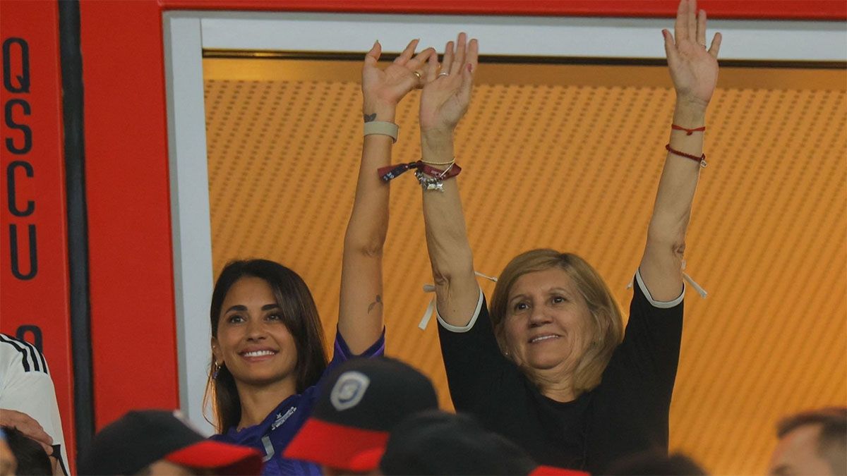 Antonela Rocccuzzo y la madre de Lionel Messi