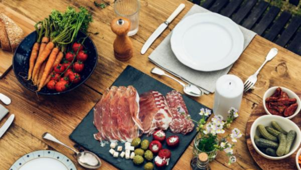 Estos son los alimentos más comunes en la mesa de los españoles que envejecen y perjudican la piel