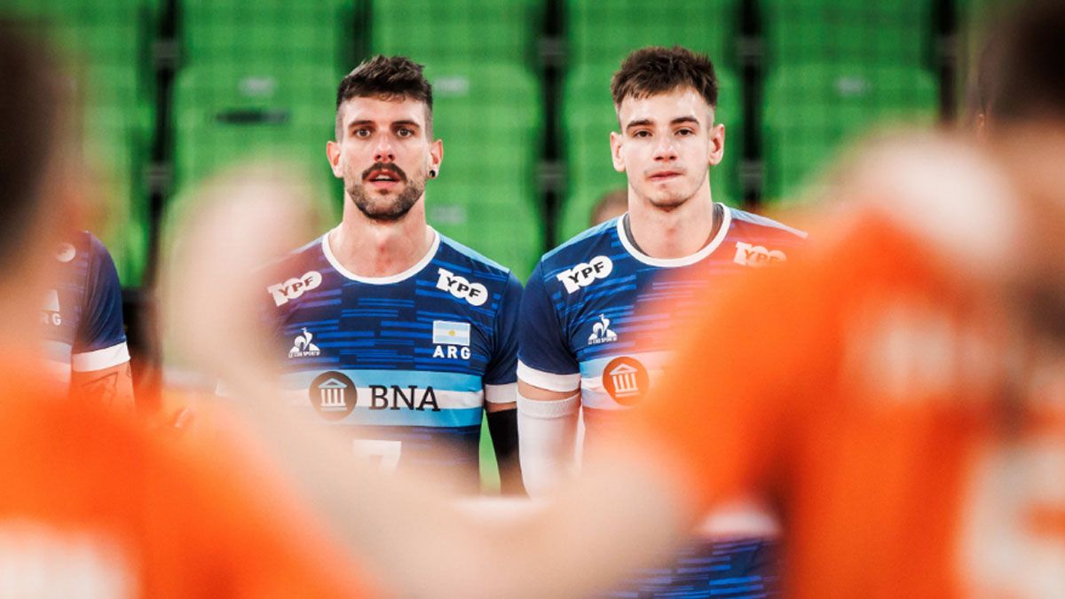 Agustín Loser y Facundo Conte no pudieron evitar otra derrota de Argentina en el Mundial de vóley