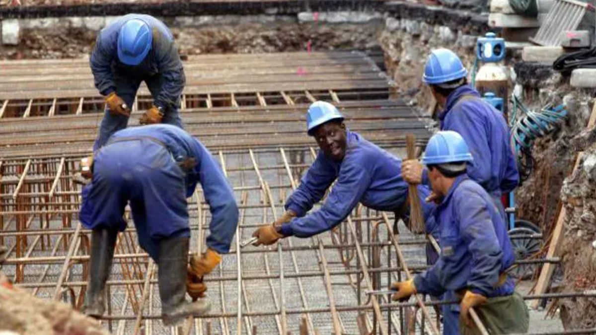 La construcción es una de las actividades con más falta de mano de obra en España, lo que podría solucionarse tras la reforma que beneficia a los inmigrantes ilegales