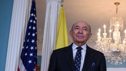 El canciller Luis Gallegos durante una visita a Estados Unidos. Gallegos renunció en las últimas horas tras el entredicho del gobierno de Ecuador con Artgentina por los dichos de Alberto Fernández