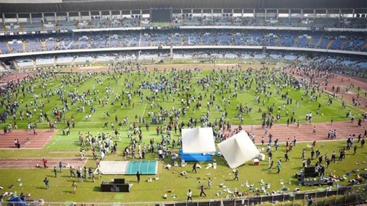 Messi fue recibido por mucha gente en un estadio de la India.