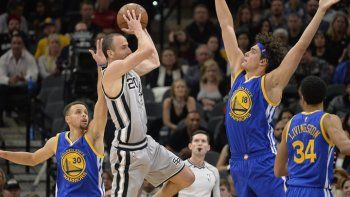 Los Spurs, con Ginóbili, vencieron a los campeones Warriors