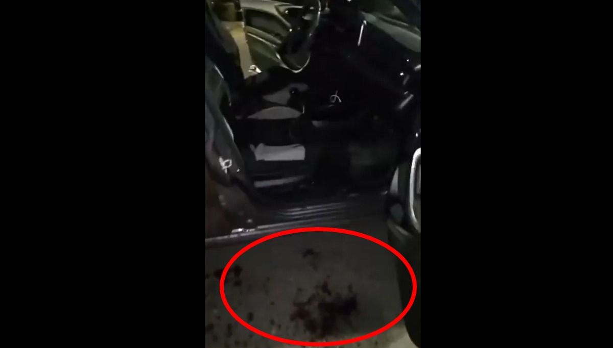 La sangre quedó en el suelo tras el intento de robo al chofer de Uber. 