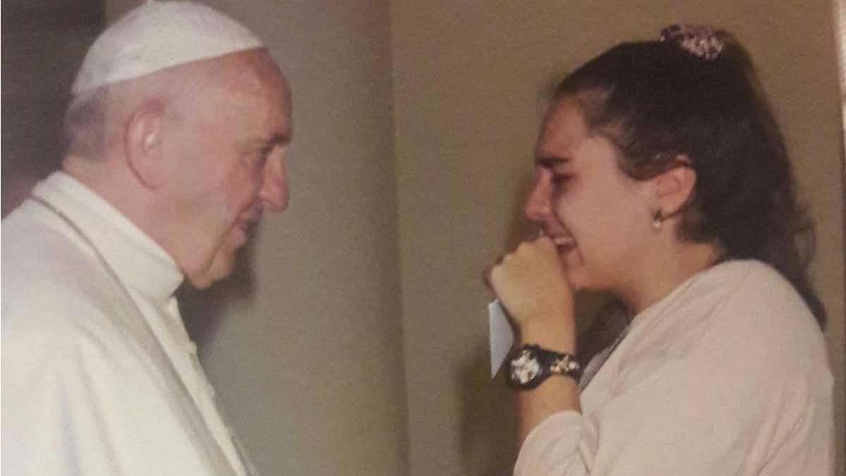 El Papa y la mendocina Julia Barbeito. El Papa y la mendocina Julia Barbeito.
