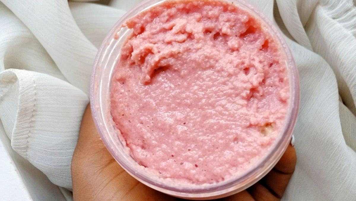 Los exfoliantes ayudan a eliminar la piel muerta. Los exfoliantes ayudan a eliminar la piel muerta.