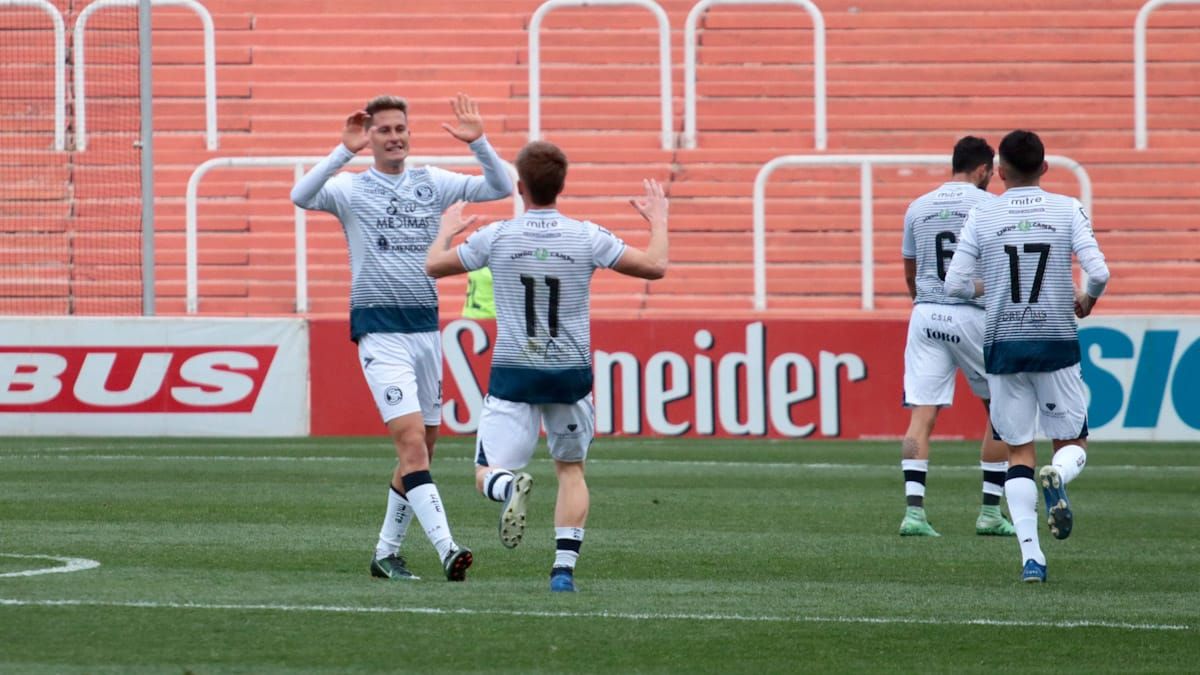 El festejo de Daniel Imperiale tras poner el 1 a 1 ante Defensores.