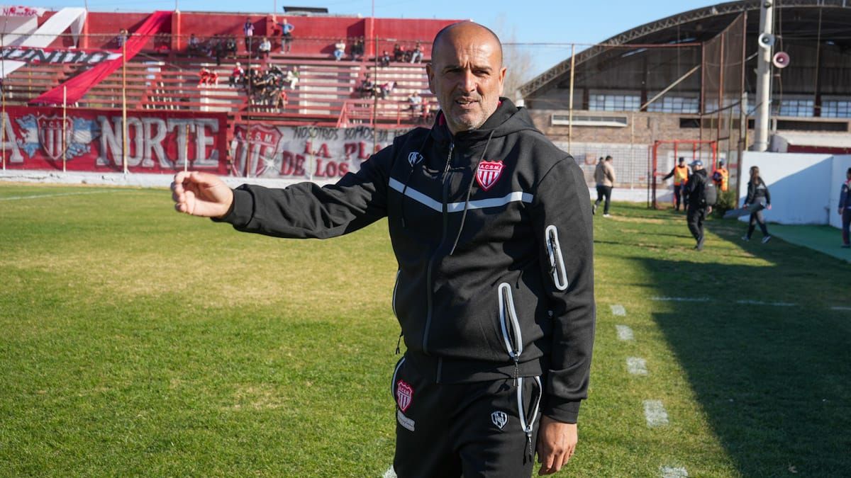 Christian Corrales, el entrenador del Atlético San Martín que va invicto en la Reválida.