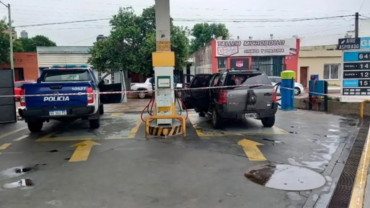 Un hombre murió en un móvil de la Policía luego de una discusión con el empleado de una estación de servicio Un hombre murió en un móvil de la Policía luego de una discusión con el empleado de una estación de servicio