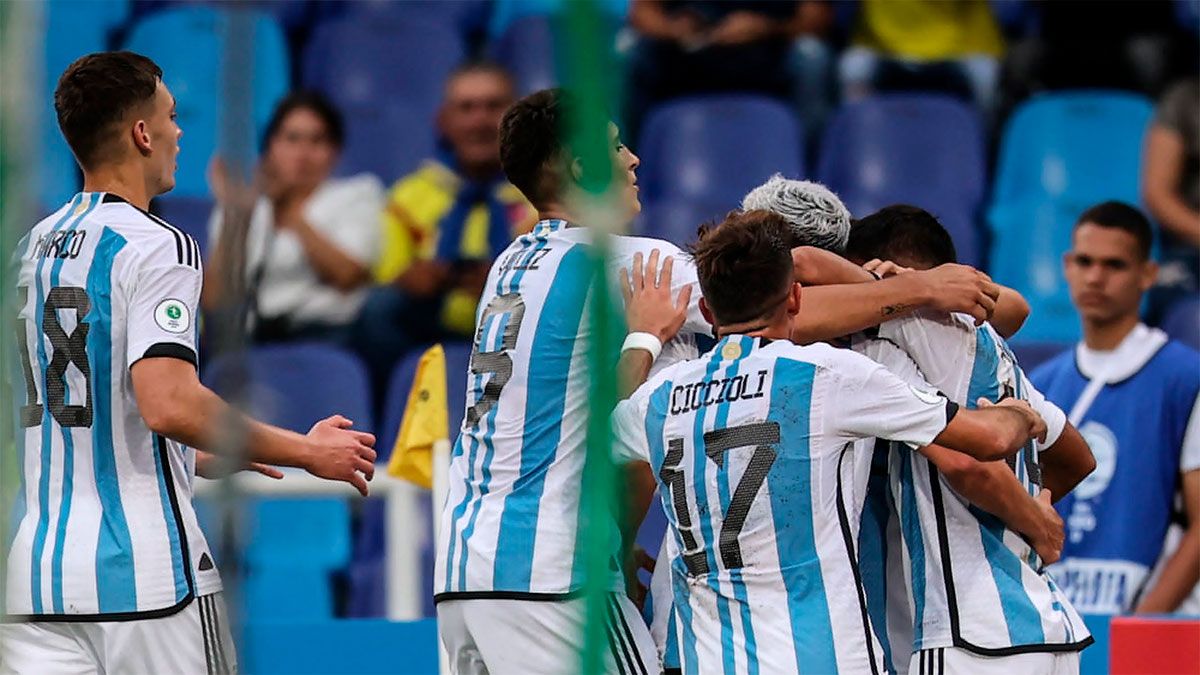 Argentina venció a Perú y gracias al empate entre Brasil y Colombia