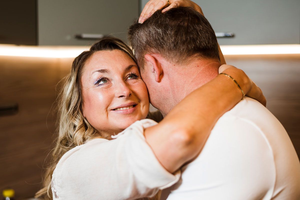 Actividades simples como acariciar a nuestra pareja o dar un abrazo sincero activan la hormona del amor. Actividades simples como acariciar a nuestra pareja o dar un abrazo sincero activan la hormona del amor.