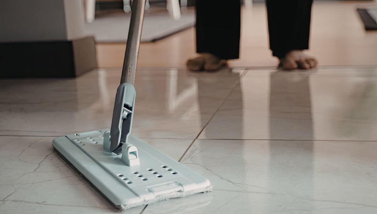 El piso suele acumular grasa, polvo, tierra, etc. El piso suele acumular grasa, polvo, tierra, etc. 