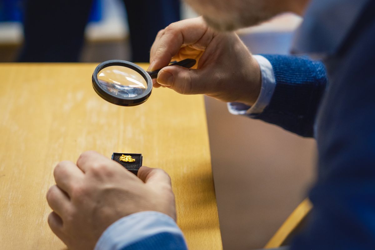 Descubrimiento en Noruega deja sin palabras a los arqueólogos: un amuleto de oro más antiguo que los vikingos