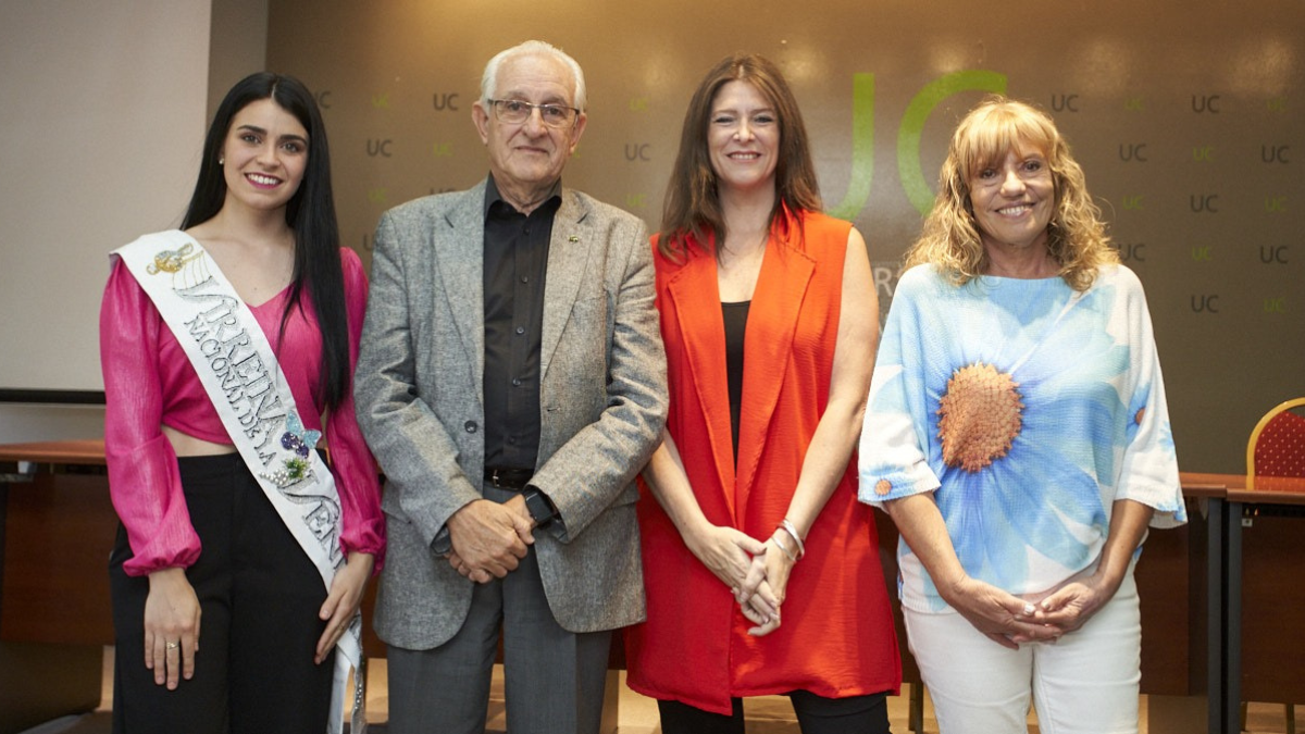 Gemina Navarro (Virreina Nacional de la Vendimia) Rubén Bresso (rector de la Universidad de Congreso), Gabriela Alé (directora ejecutiva de Grupo América) y Margarita Viel. Gemina Navarro (Virreina Nacional de la Vendimia) Rubén Bresso (rector de la Universidad de Congreso), Gabriela Alé (directora ejecutiva de Grupo América) y Margarita Viel.