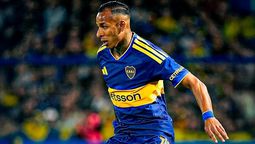 Sebastián Villa se dobló el tobillo en la segunda jugada.
