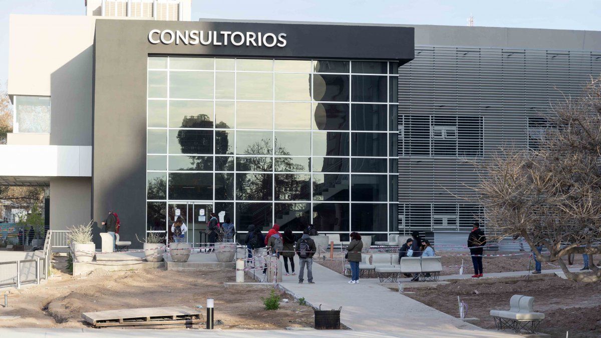 El conductor murió y la acompañante quedó gravemente herida y fue internada en el Hospital Central.&nbsp;