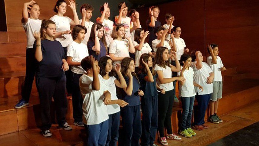 Por primera vez estudiantes de primaria se formaron en Lengua de Señas