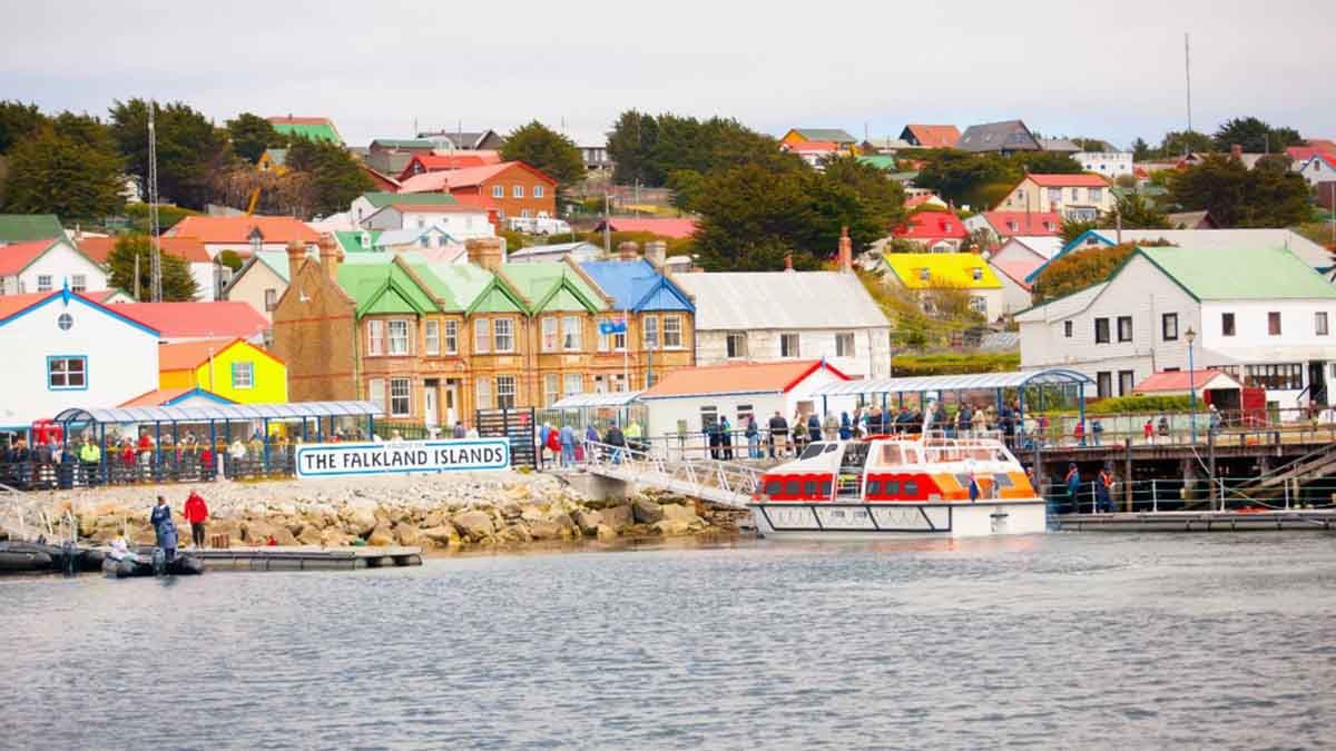 Viajar a las Islas Malvinas desde la Argentina continental cuesta medio millón de pesos