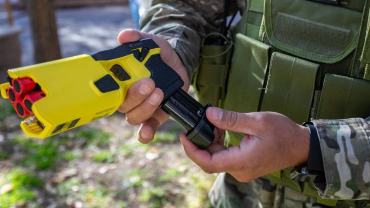 Se conoció el primer caso de uso de una pistola Taser por parte de la Policía de Mendoza para reducir a una persona atrincherada en su casa.