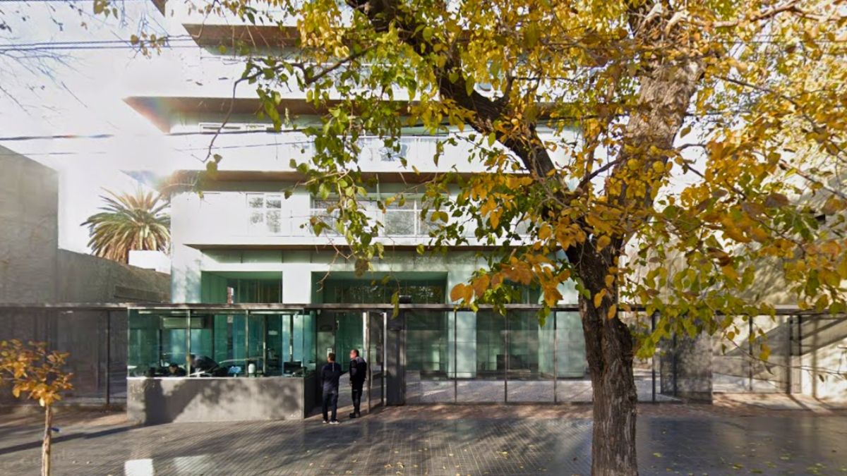 El edificio de donde sustrajeron la tarjeta de crédito. El edificio de donde sustrajeron la tarjeta de crédito.