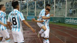Racing derrotó a Talleres y es más líder que nunca