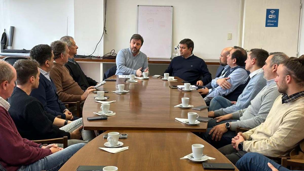 Omar De Marchi en la sede de Asinmet.