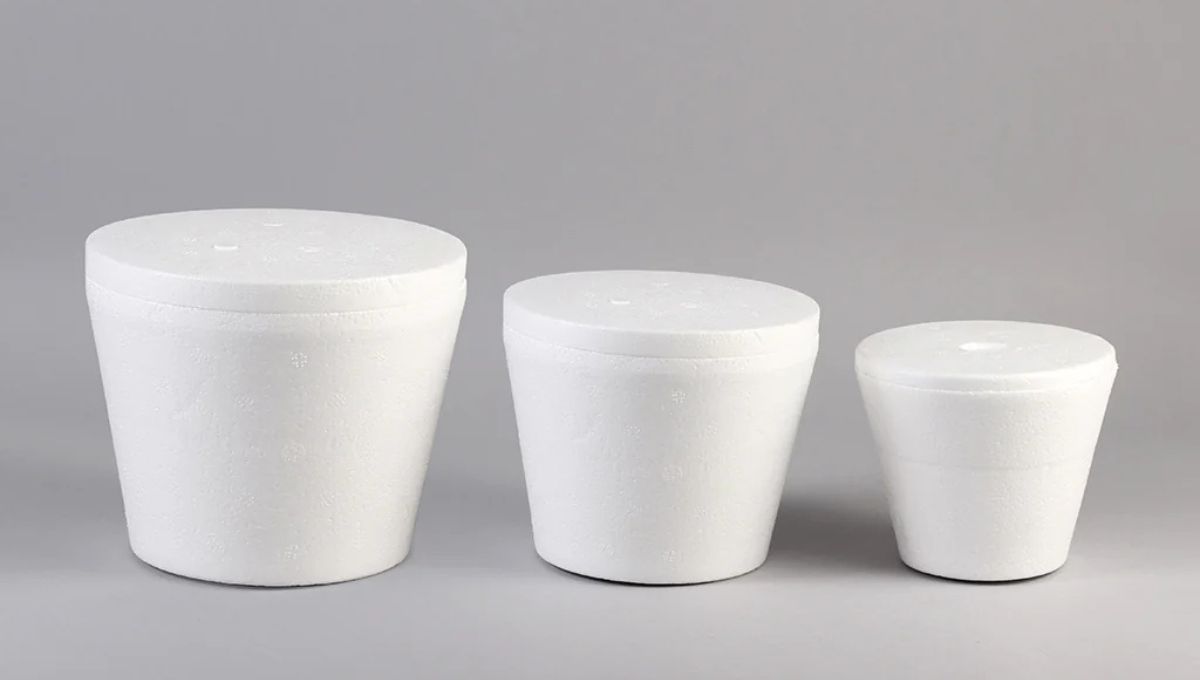 Los potes de helado de telgopor pueden usarse en diversas manualidades. Los potes de helado de telgopor pueden usarse en diversas manualidades. 