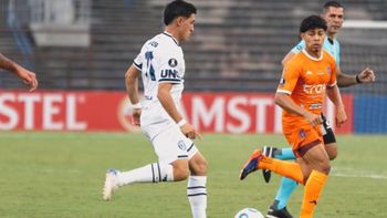 El líder Independiente Rivadavia vence a Deportivo La Guaira en Venezuela El líder Independiente Rivadavia vence a Deportivo La Guaira en Venezuela