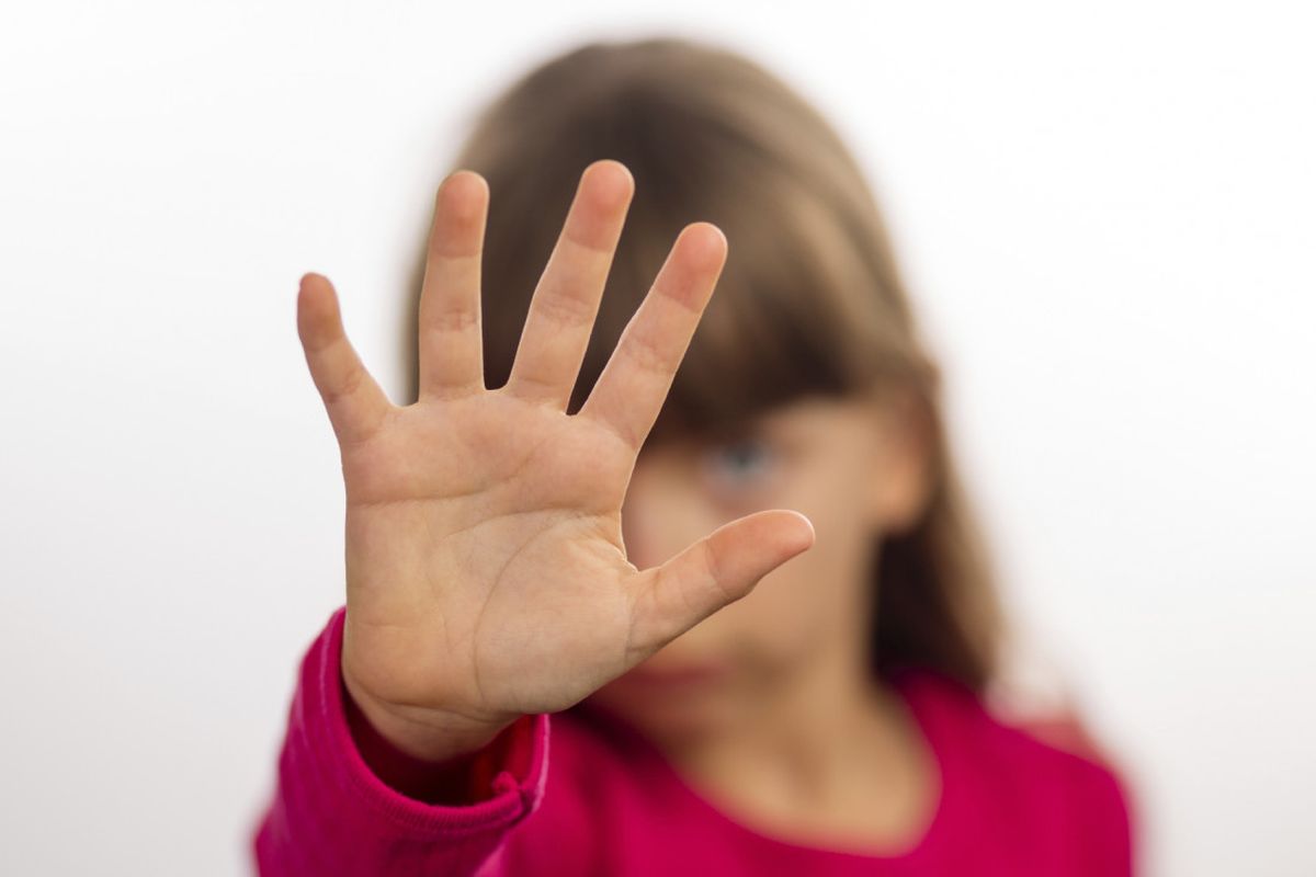 Chacal abusador de menores: Un albañil abusó de su hija de 11 años mientras su esposa trabajaba