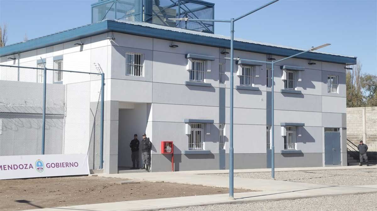 Son horas de convulsión en San Rafael luego de que se conociera la acusación contra un hombre por abusar a su hijastro. La madre del niño también fue imputada.