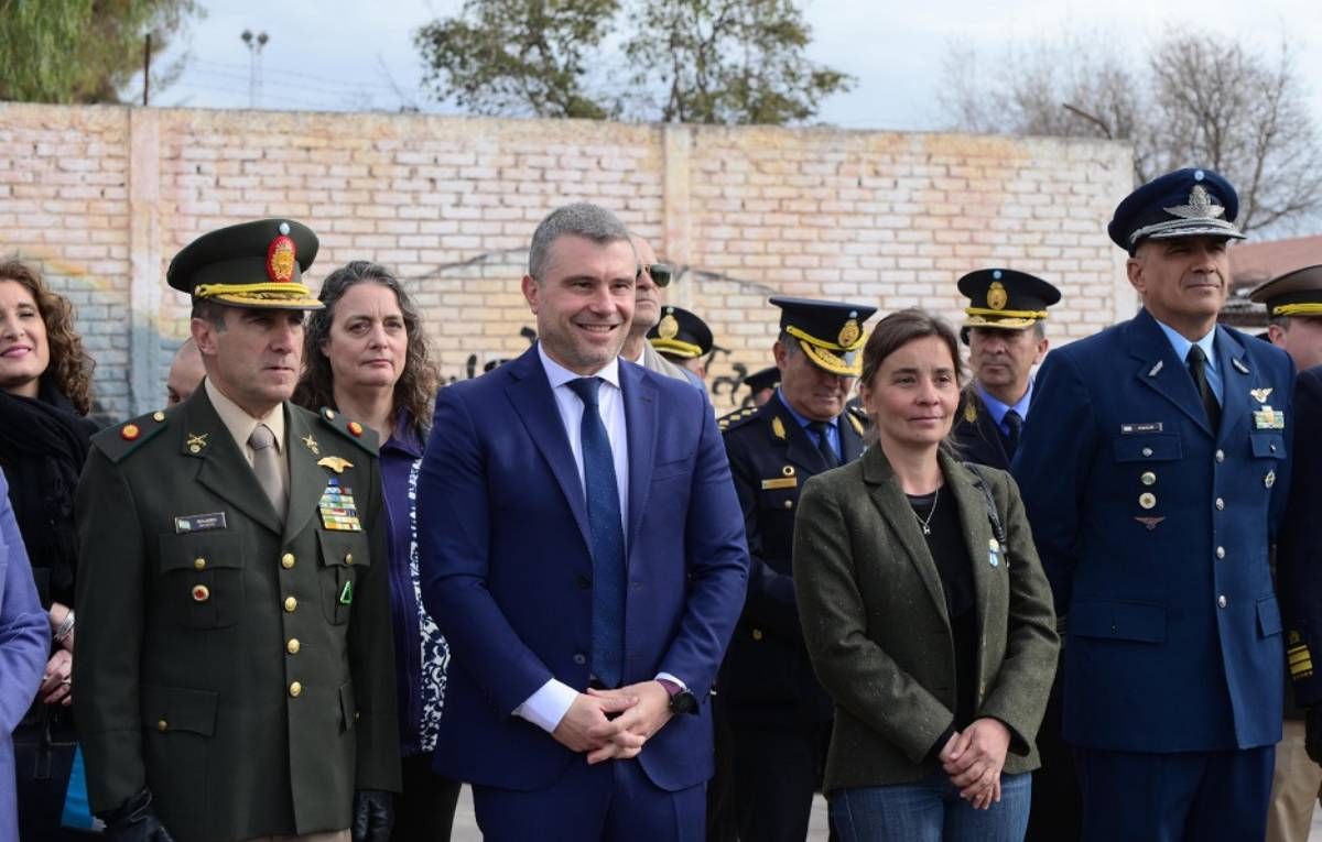 Más de 1000 personas participaron del desfile en homenaje a San Martín en Godoy Cruz